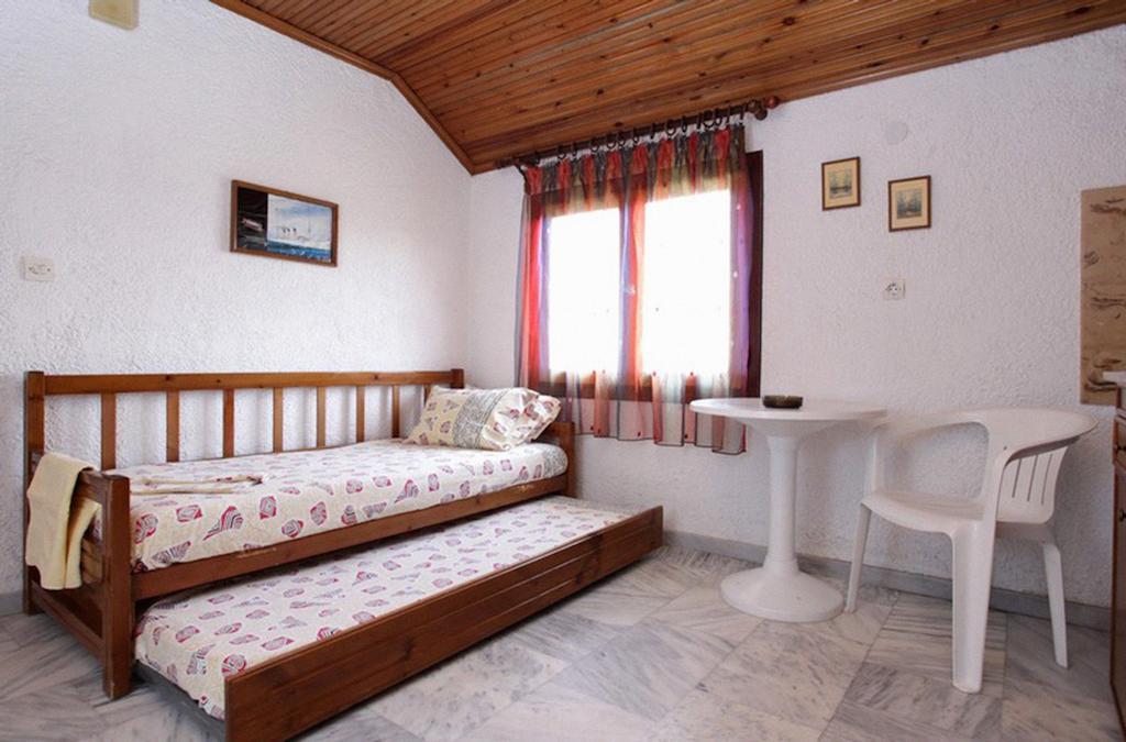 Kehagias Apartments Vrasná Quarto foto